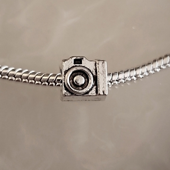 Camera Charm for European Style Bracelets Fits Pandora Systems - Picture 1 of 5